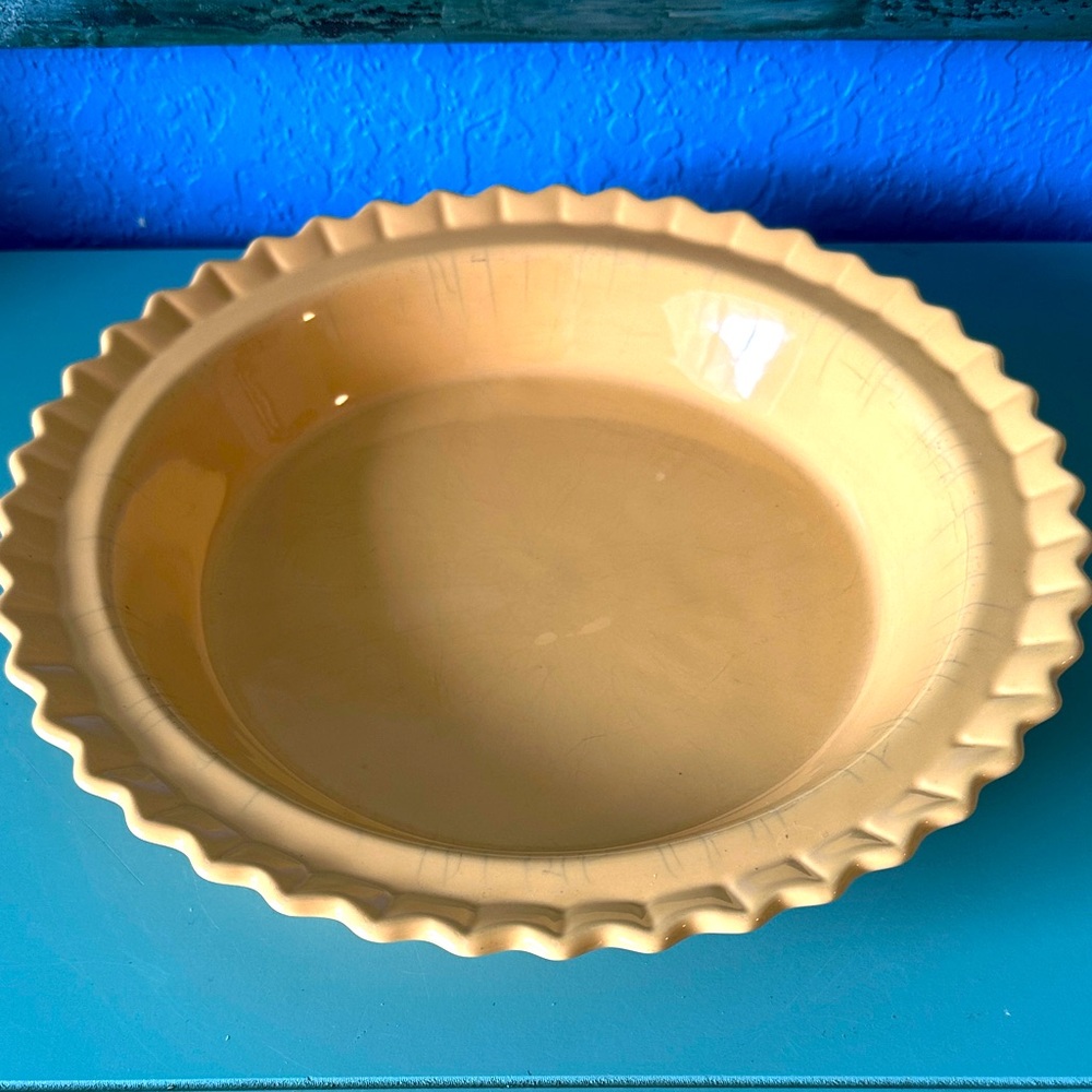 Mustard Chantal Pie Plate imagine your Pecan Pie in this :)